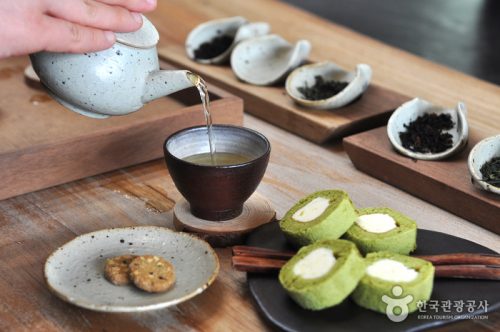 Green tea and desserts 녹차와 디저트 (제주)