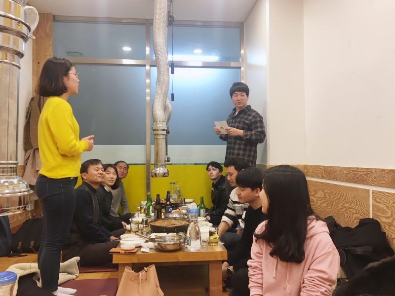 Ежемесячный корпоративный ужин на прощальной вечеринке Амелы