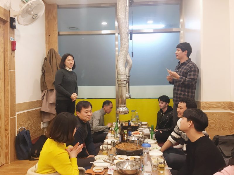 Ежемесячный корпоративный ужин на прощальной вечеринке Амелы