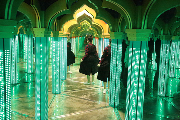 Зеркальный лабиринт Teseum Seoul