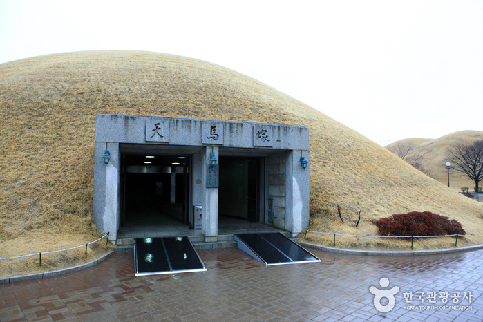 Daereungwon Tomb Complex (Cheonmachong Tomb)