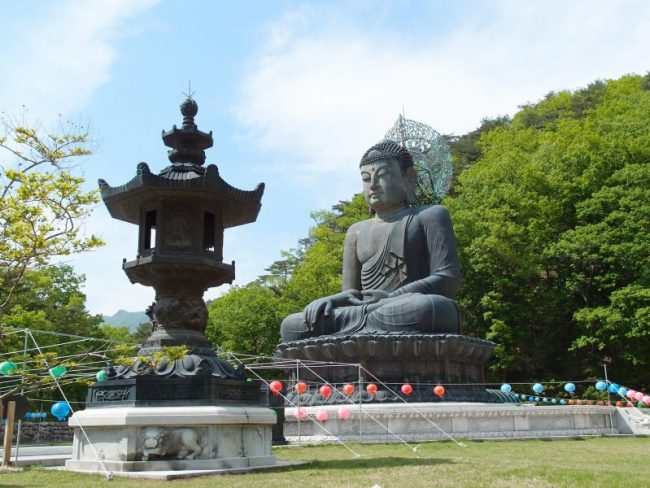 Sinheungsa Temple (Seoraksan) Sinheungsa Temple (Seoraksan)