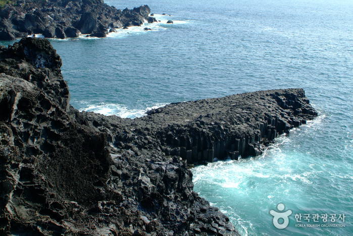 Daepo Jusangjeolli Cliff