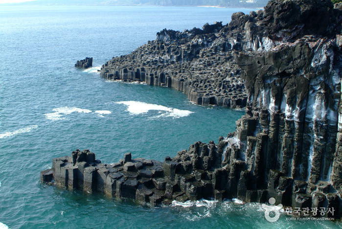 Daepo Jusangjeolli Cliff