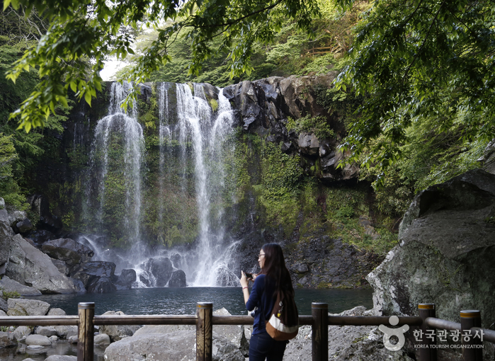Cheonjiyeon Falls