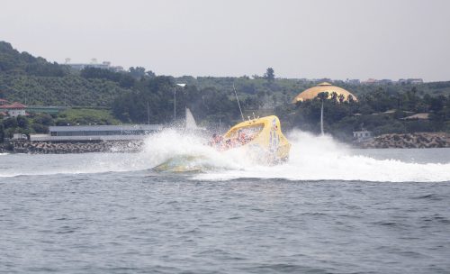 Jet boat pacific land