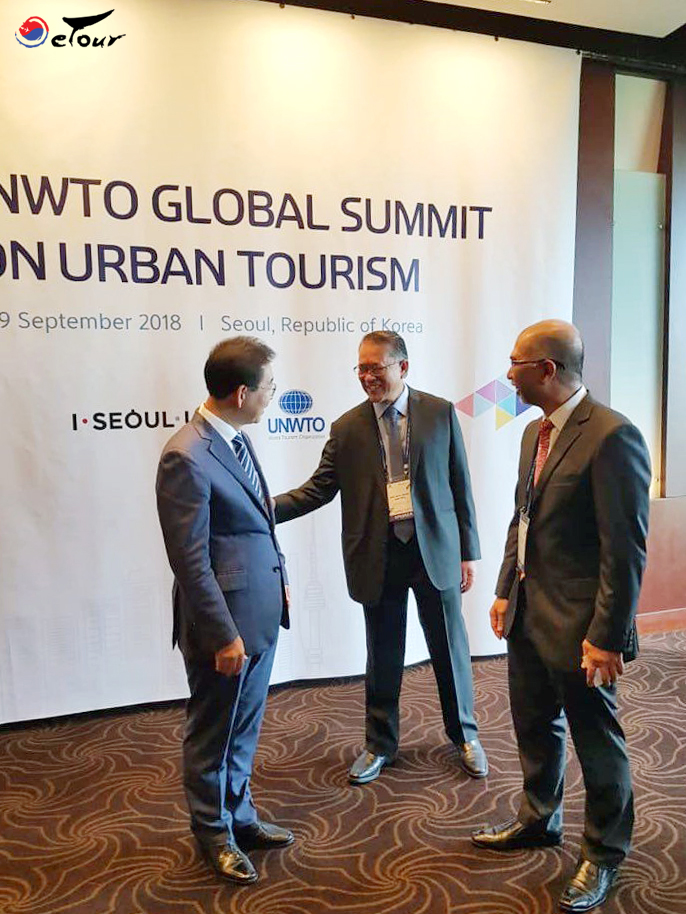 The mayor of Kuala Lumpur, Tan Sri Datuk Seri Haji Mhd Amin Nordin bin Abdul Aziz visited Seoul mayor, Park Won-Soon, to talk about mutual cooperation between the two cities on 16th Sept 2018 at 10:20AM KST. On 17th and 18th, Amin Nordin used private tour services from Etourism, but the pictures of him taking the tour are not open to the public as he wished to be kept as private.