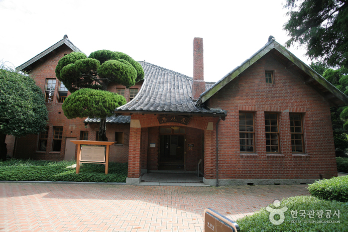 Provisional capital memorial hall