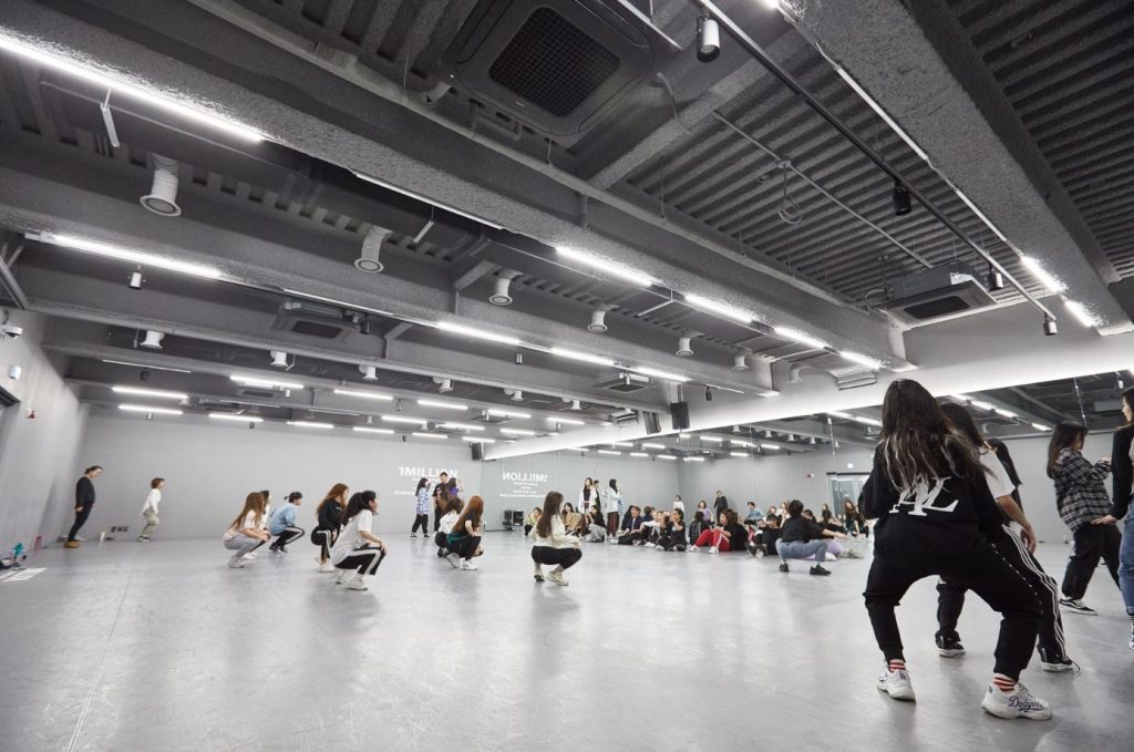 1 Million Dance Studio одежда