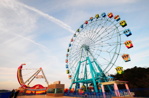 TOP 5 Amusement Parks in Korea