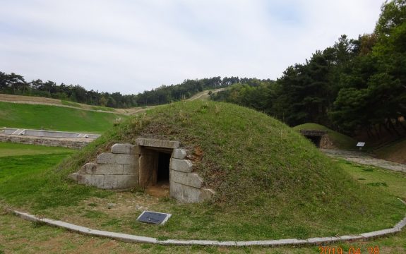 Neungsalli Ancient Tombs in Buyeo 2