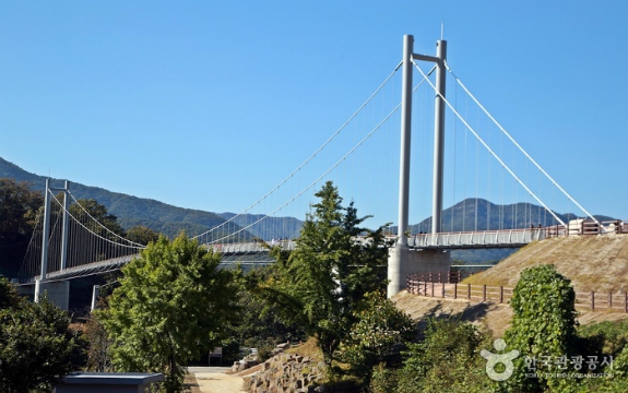 Pocheon Hantan River Sky Bridge profile
