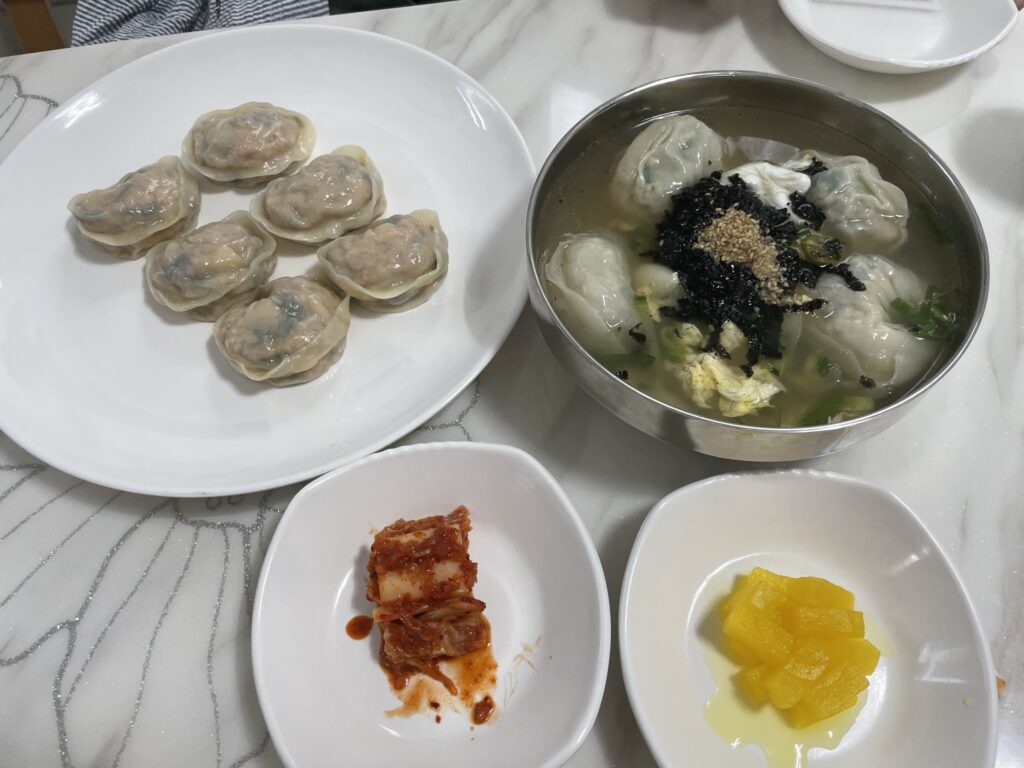 kimchi mandu with mandu soup