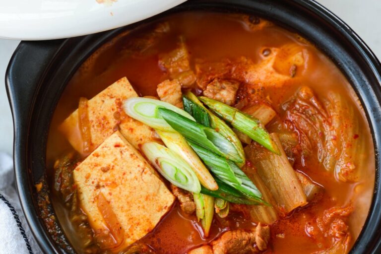 Kimchi jjigae